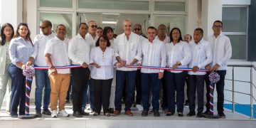 Presidente Abinader entrega remozamiento y ampliación del Hospital Materno Infantil Dr. Jaime Sánchez en Barahona, que beneficiará a miles de familias de toda la Región Enriquillo