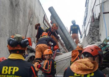 Terremoto de magnitud deja más de 30 muertos y edificios colapsados