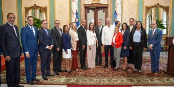 El presidente señaló que esta iniciativa representa un nuevo avance dentro del proceso de transformación del sistema penitenciario y agradeció el respaldo de las instituciones participantes, los colegios