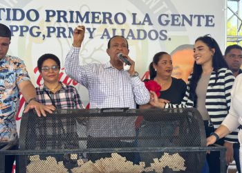 Antonio Marte celebra multitudinario homenaje a las madres de Sabaneta con entrega de electrodomésticos y artículos para el hogar